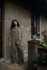 Load image into Gallery viewer, Green Linen Long Sleeve Shirt
