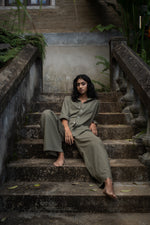 Load image into Gallery viewer, Green Linen Trousers
