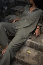 Load image into Gallery viewer, Green Linen Long Sleeve Shirt
