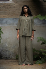 Load image into Gallery viewer, Green Linen Long Sleeve Shirt
