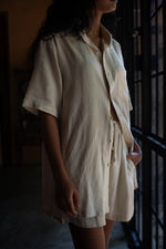 Load image into Gallery viewer, Off White Linen Shorts
